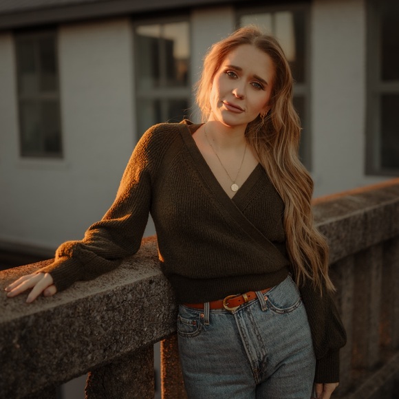 Meet your Posher, Jess - Picture 1 of 2